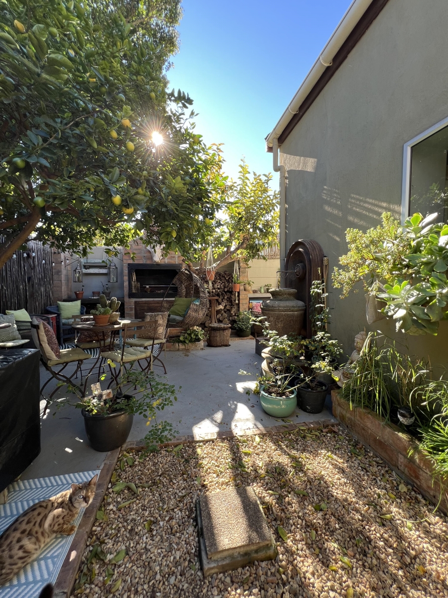 To Let 4 Bedroom Property for Rent in Strand Central Western Cape